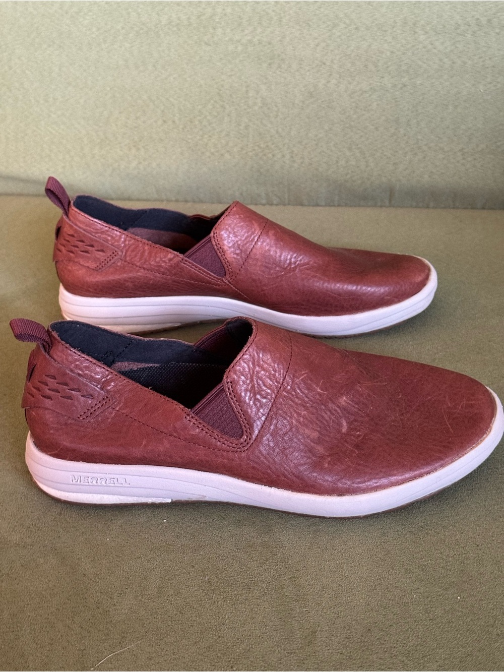 Merrell womens Slip-On Loafers in Burgundy with White Sole - Picture 5 of 9